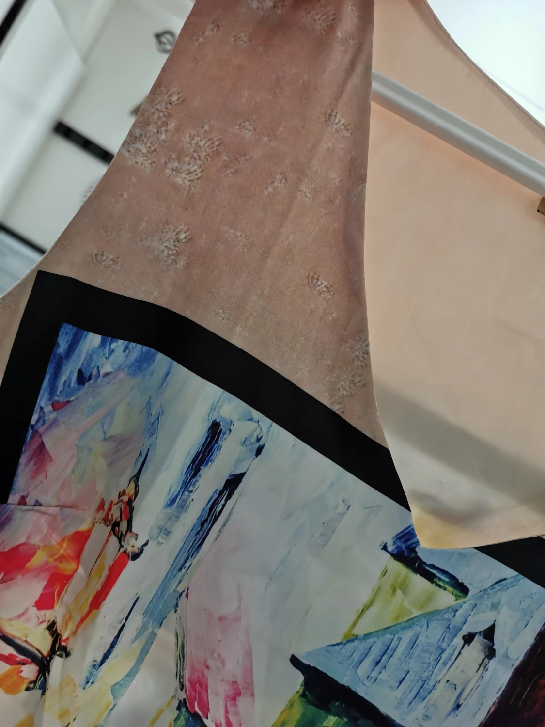 Helt ny klänning i satin  - 90