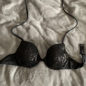 Calzedonia bikini topp - Superfin bikini topp med paljetter!