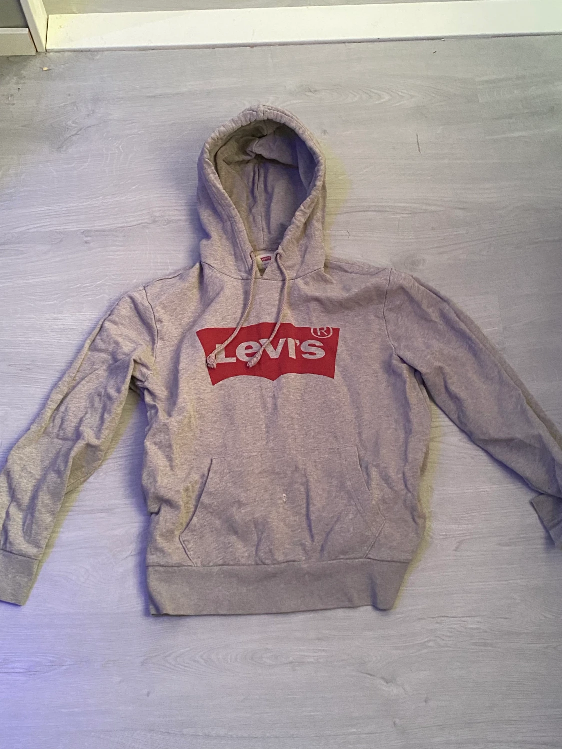 Grå Levis hoodie