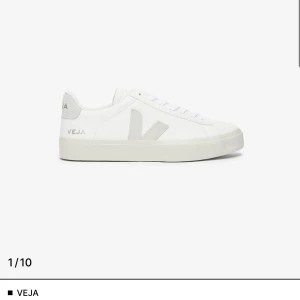 VEJA Wmns Campo W7 - Helt nya VEJA Wmns Campo W7 från sneakersnstuff.com. Endast testat på ena foten. Kartong medföljer. Nypris 1549, mitt pris 1300. Använd ej köp nu funktionen🤍