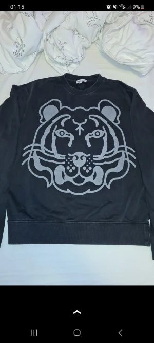 Kenzo tröja  - Säljer min sällsynta kenzo tröja då den ej används. Köpt 2020 för 3500 å har för mästadels legat i garderoben.. kan även ta imot byte 