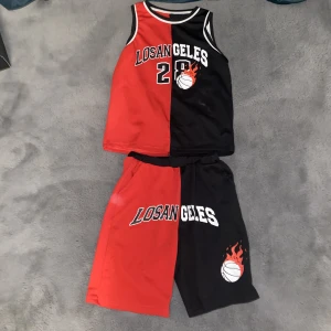 Basket kläder  - Säljer mina gaml basket kläder eftsom jag inte gillar de längre. Köpte på SHEIN och st 140