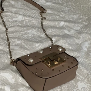 Väska - Axelremsväska i fin skick!