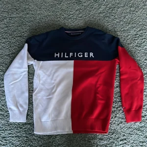 Tommy hilfiger tjock tröja! - Tommy hilfiger tjock tröja säljes i mycket bra skick!