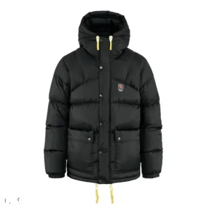 Fjällrävenjacka - Säljer min fjällrävenjacka eftersom den är för stor för mig. Ser precis ut som nyskick då den är använd endast fåtal gånger. Finns inga defekter alls😁                                    Pris kan diskuteras vid snabbt köp!!