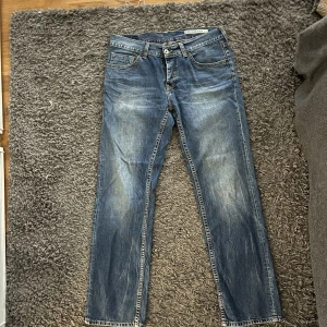 Tommy Hilfiger jeans - Snygga Tommy Hilfiger jeans i bra skick. 