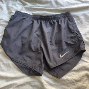 Snygga och bekväma träningsshorts från nike