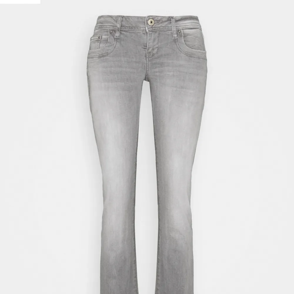Säljer mina grå LTB jeans då dem inte kommer till användning längre ❤️storlek 27/34. Jeans & Byxor.