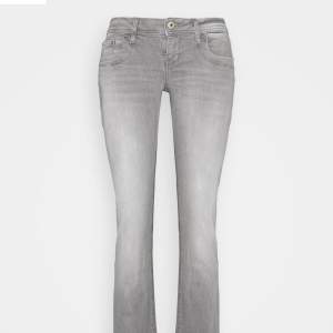 Säljer mina grå LTB jeans då dem inte kommer till användning längre ❤️storlek 27/34