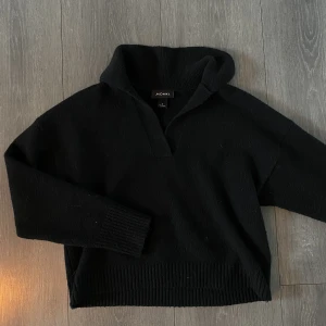 Stickad tröja - Svart stickad tröja från monki i nyskick!💕