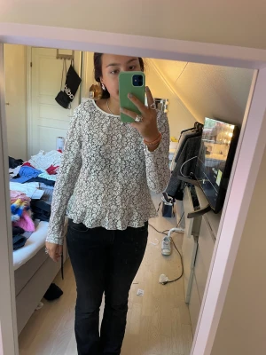 Tröja - Jätte jätte fin tröja men har haft ganska länge och tröttnat på