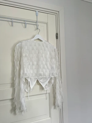 Trendig Gina tröja - Säljer denna trendiga blusen från Gina som Bianca har designat❤️ st S