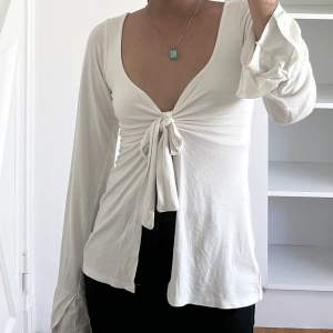 säljer min vita maddy blouse från design by si, strl xs/s frakt tillkommer! 