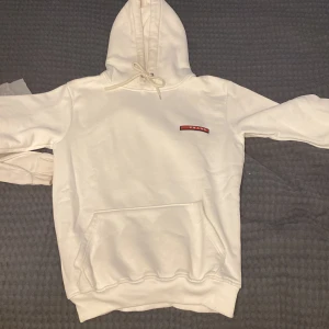 prada hoodie - knappt använt