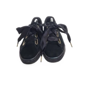 Puma sneakers  - Skitsnygga puma sneakers med siden band! 💜💜