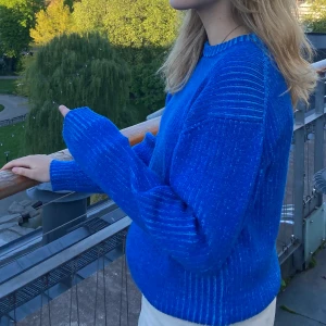 Stickad tröja - Sååå fin stickad blå tröja från Weekday! Väldigt Oversized men så najs, från herravdelningen i strl S🔥🤩 (frakt tillkommer)