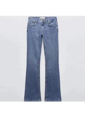 säljer dessa populära low rise jeans från zara i storlek 32 då de är inte passar mig. knappt använda 💕