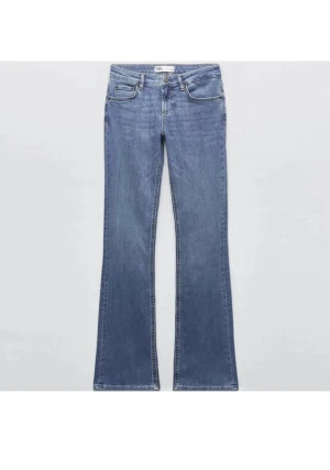 zara low rise jeans - säljer dessa populära low rise jeans från zara i storlek 32 då de är inte passar mig. knappt använda 💕