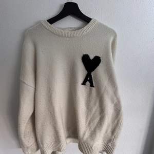 Nice sweater, worn 2-3 times. in perfect condition