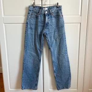 Jeans från Gina Tricot Storlek 34, kortare benlängd  Nyskick 
