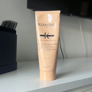 Kerastase curl manifesto  - Hej! Säljer curl manifesto leave in krämen 💘 250 ml! finns lite mer än halva kvar! Original pris: 445 