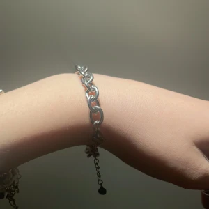 Edblads Armband - Jättefint armband från Edblad i nyskick! Original pris 349kr Varför jag säljer är för att jag behöver sälja av mig dessa smycken då jag försöker spara ihop!