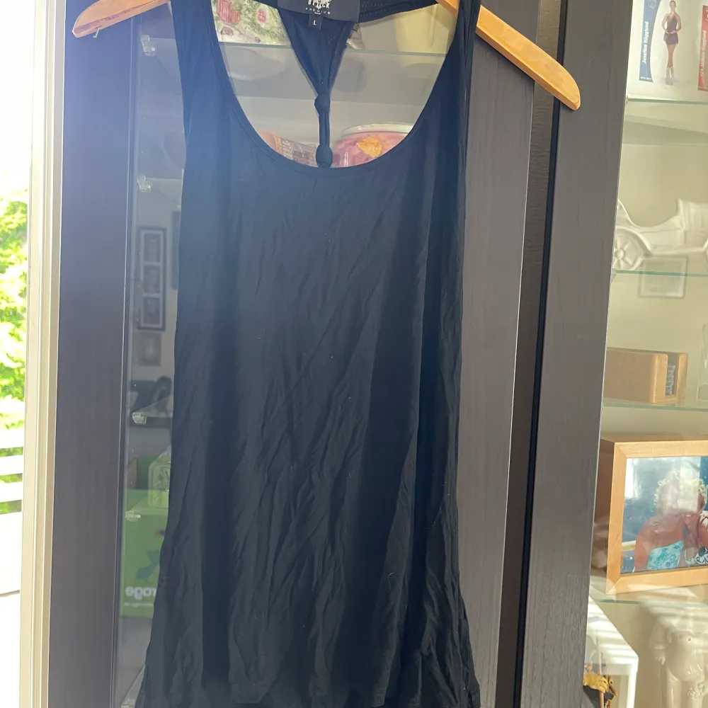 Black tank top from BLACK. Work a couple of times but in really good condition.. Toppar.