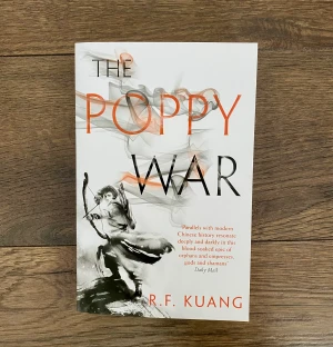 Poppy war - Poppy war, aldrig läst så nyskick💗