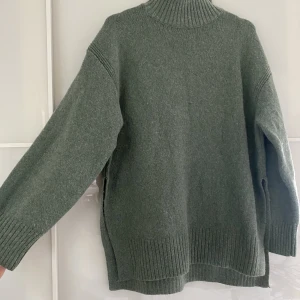 Grön stickad tröja - Grön stickad tröja från HM! Näst intill oanvänd, fint skick!