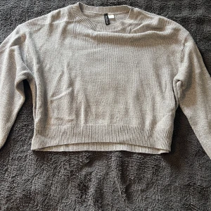 Tröja  -  använd få gånger 