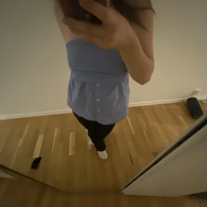 Topp - As fin topp från zara, perfekt till sommaren men också tjejkvällar🤘🏼🤘🏼. Blivit för liten, så tyvärr mst jag säga hejdå till den. Storlek s men passar de som brukar ha xs oså!!💘💗