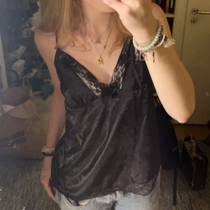 SPETSLINNE - Säljer detta söta linne då jag har ett likadant💕