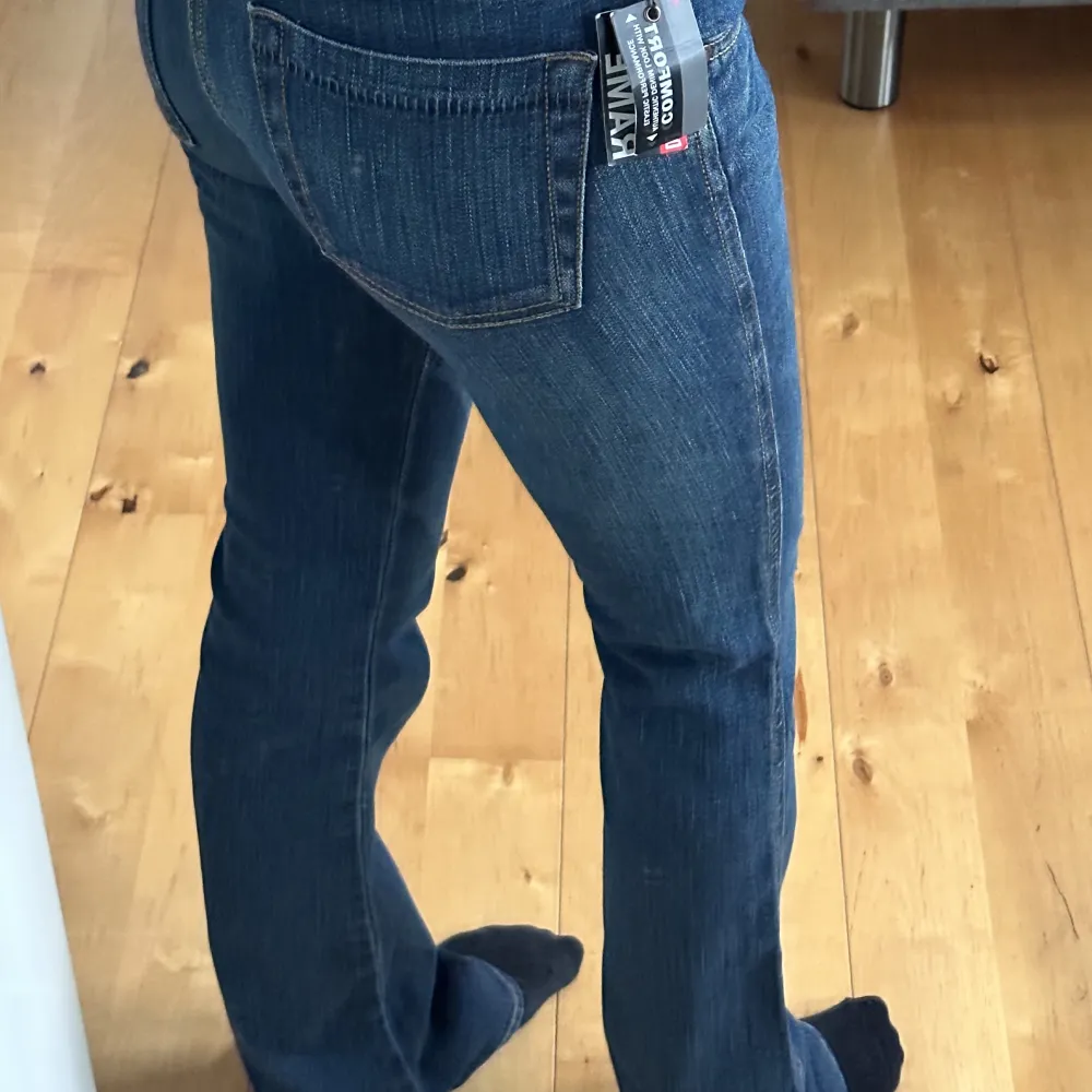 Lågmidjade Diesel jeans i stl 34/32 (25/32). Super snygga bootcut med prislappen kvar. Skriv för fler bilder🌸. Jeans & Byxor.