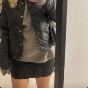 Mini kjol - Svart mini kjol från H&M🤍