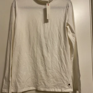 Långarmad  - Helt nytt och oanvänd 👉Stl XXL 👉Pris: 300:- 👉Lappen kvar  🌱Rökfritt fins kanariefågel hemma 