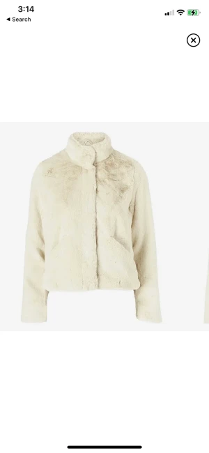 Höst Fuskpäls Jacka - Mjuk höstjacka i strlk 38 (passar bra som 36 också)  Välanvänd men inget som syns eller märks av. Varm så kan även användas under vintertid.