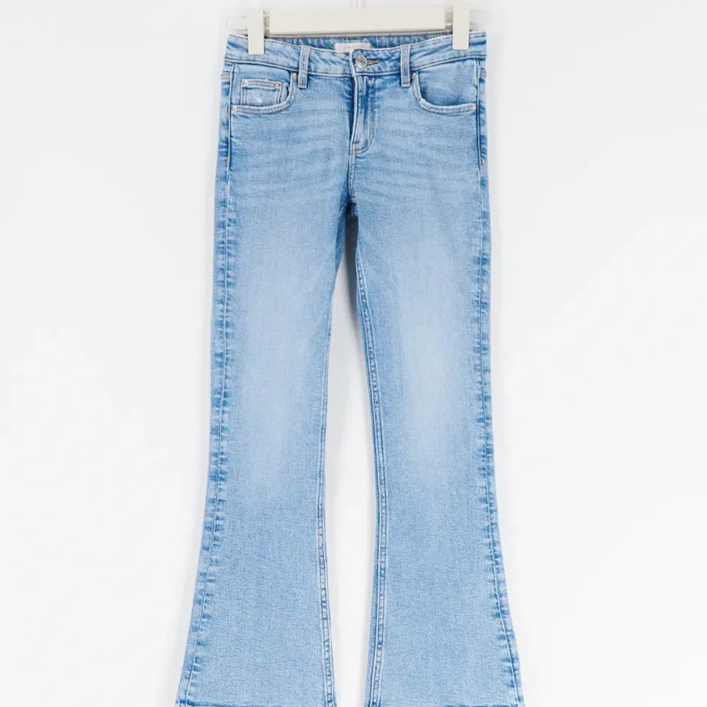 Säljer gina Young jeans ny pris 299,95kr❤️. Jeans & Byxor.