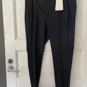 Finbyxor svarta  - Svarta finbyxor stl 40  Oanvända 