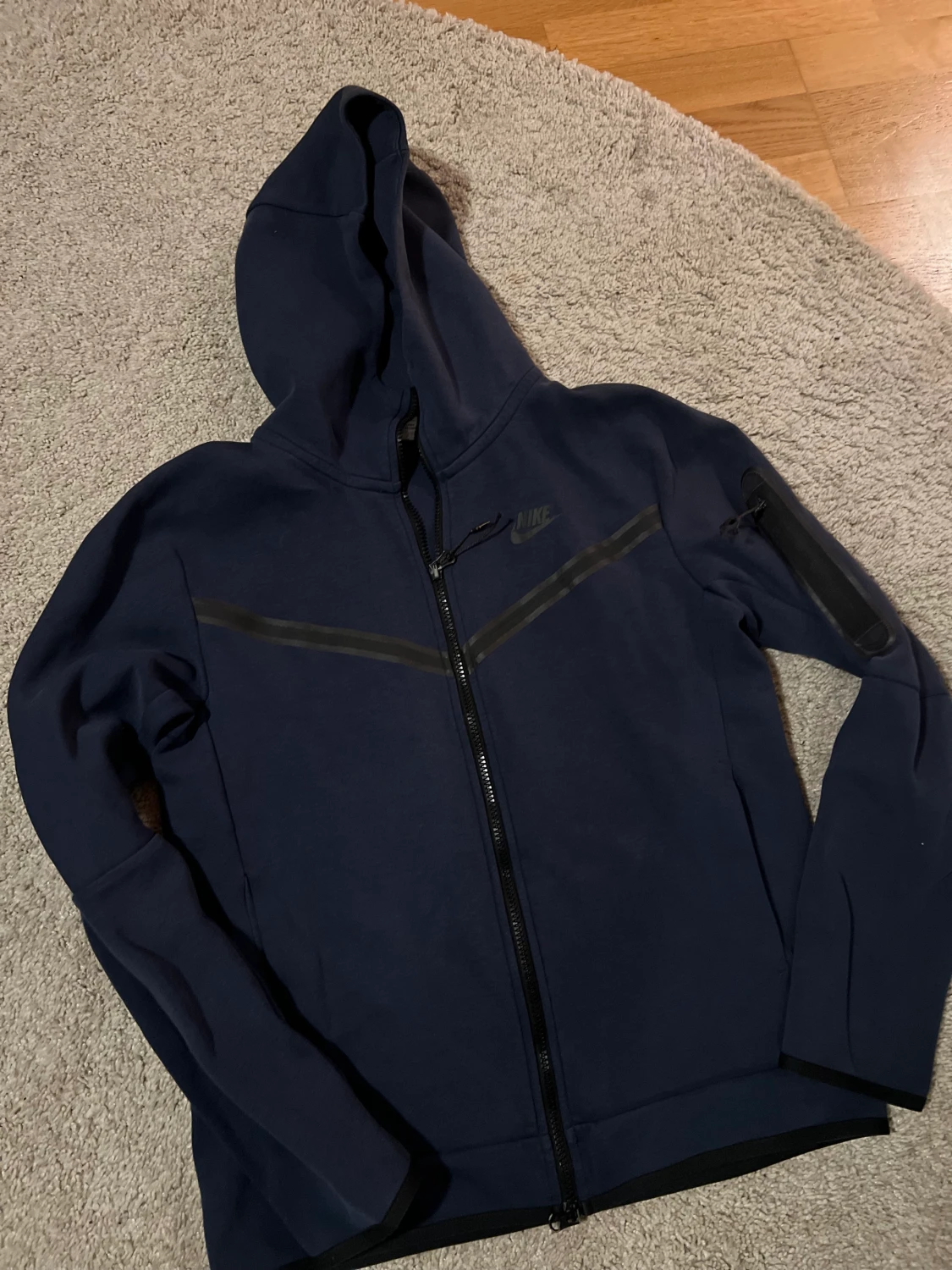 Två Nike tech koftor!