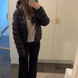 Colmar jacka - Säljer denna jättefina colmar jacka❤️för frågor eller sånt är de bara att skriva💕den är i storlek 166💕 men passar mig som har xs pris kan diskuteras 