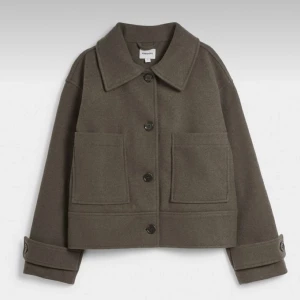 Kappahl kappa🍁 - Säljer min min trendiga kappa från Kappahl perfekt nu till hösten🍁är i storlek M  Inte egna bilder skriv för egna bilder💗 Sicket är hyfsat bra