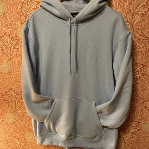 Relaxed hoodie - En mjuk o go relaxed-fitted ljus blå hoodie. Enkel och passar med allt. Knappt använd.
