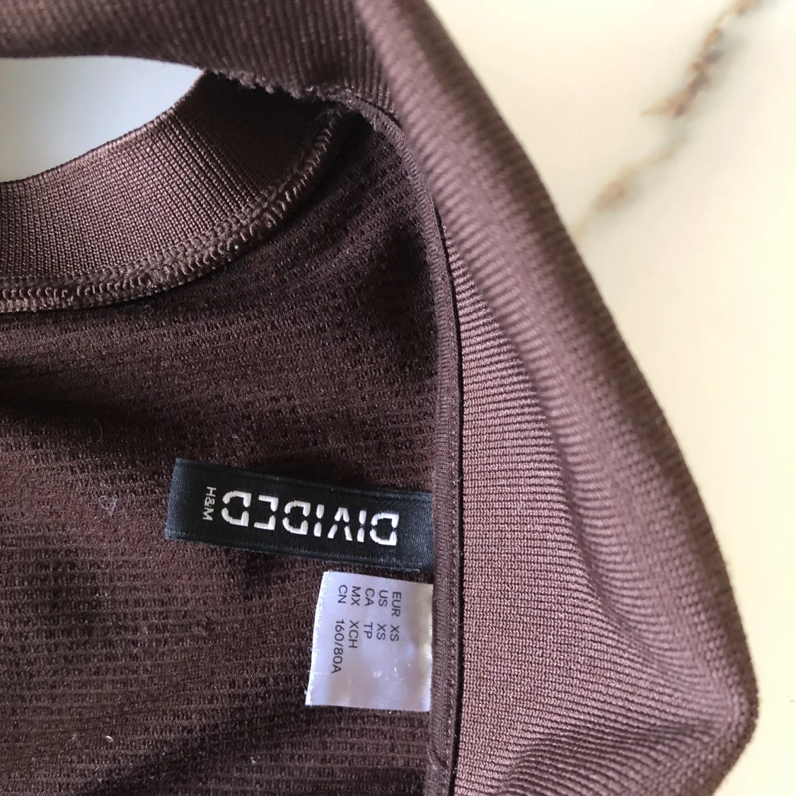 Mini brun klänning med krage  - 90