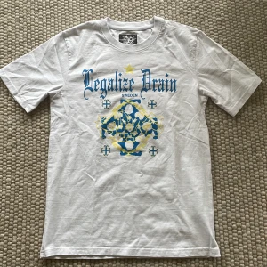 Bladee merch - Bladee merch i ny skick! Storlek small men passa medium också💯💯