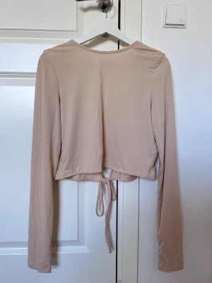 Långarmad topp med band - New without tag