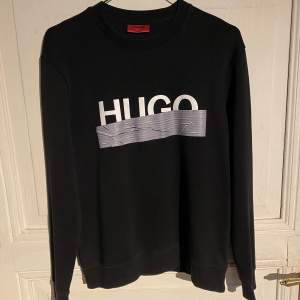 Hugo Boss tröja i storlek S.