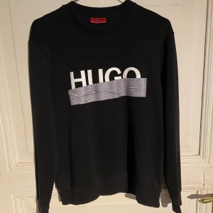 Hugo Boss tröja - Hugo Boss tröja i storlek S.