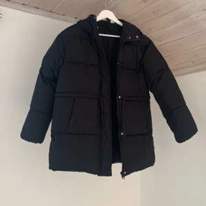 Jacka från H&M - Hej! Säljer min Jack från HM. Mycket sparsamt använd. Storlek XXS