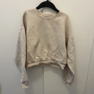 Tröja - Fint skick, köpt på bikbok