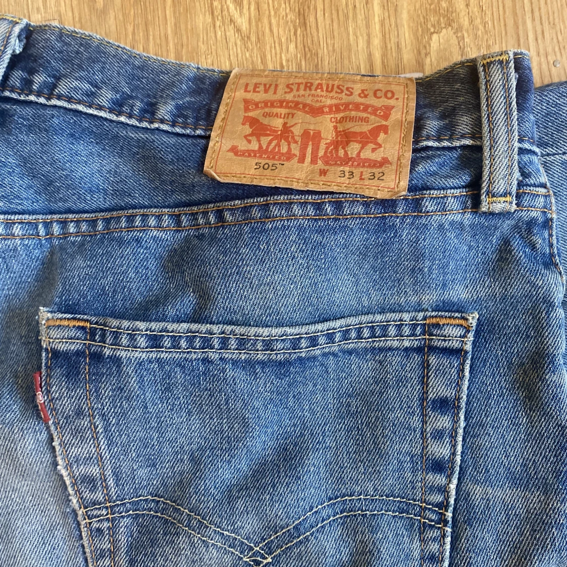 Blå Levis jeans - 90